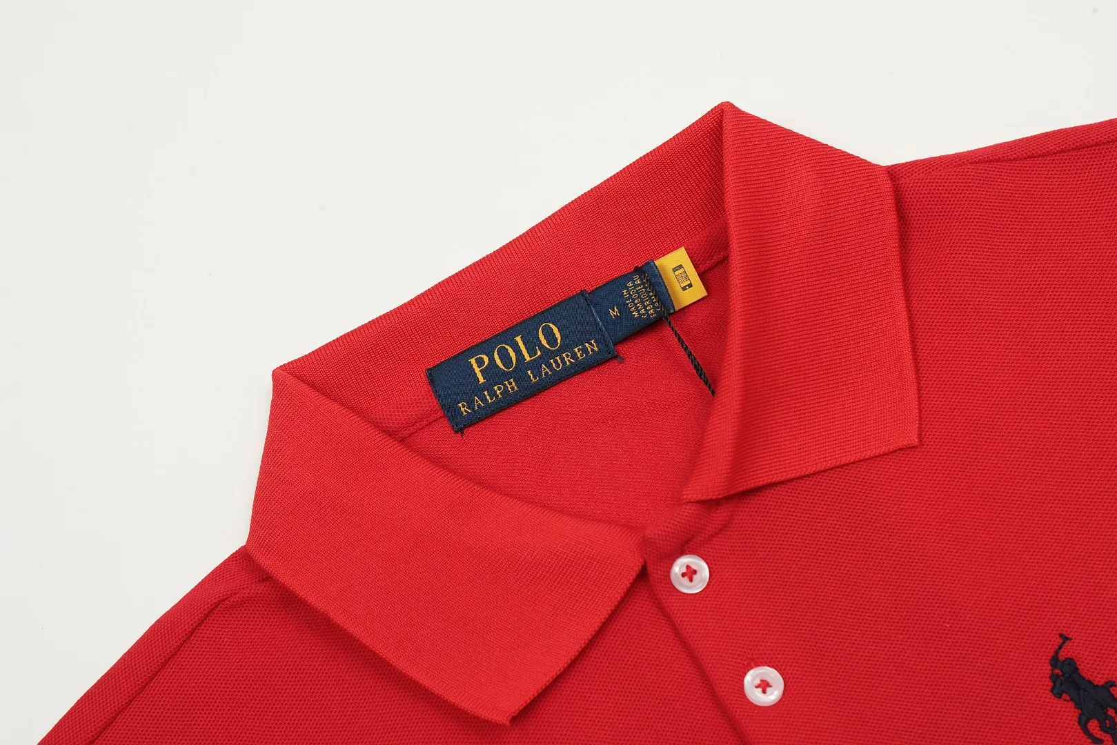 🅿️152 "Top quality" Style number: DS004# (not off the shelves all year round) [Ralph Lauren classic pony embroidered lapels women's slim fit POLO short sleeves] ✅Ralph Lauren Ralph Lauren classic basic women's all-match slim fit POLO short sleeves ✅Main supplier platform live broadcast Wholesale entities Replenish when out of stock Not off the shelves ✅ZP quality 1:1 pattern making Scan the code to enter the GF website Z cabinet quality ✅Details and quality are the only one in Guangzhou. Imported pique fabrics focus on high-end and cost-effective. Needless to say good quality. ✅The version is restored to the original order. The maximum size can be worn up to 130 pounds. Loose, comfortable and stress-free.